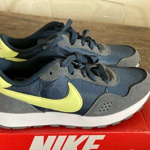 NIKE MD VALIANT (GS) New